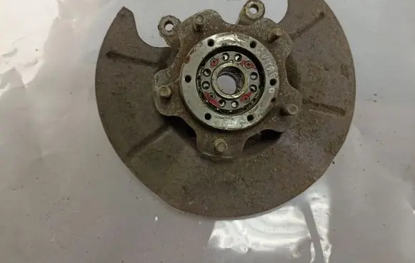 Suzuki Grand Vitara I Front wheel hub spindle knuckle 4515165D20