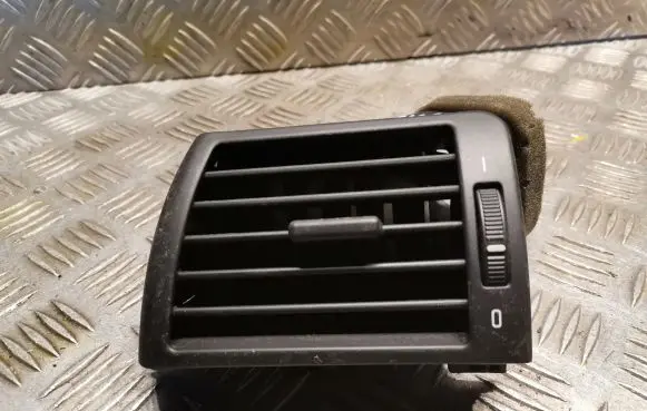 BMW 3 E46 Dashboard air vent grill cover trim 8361897