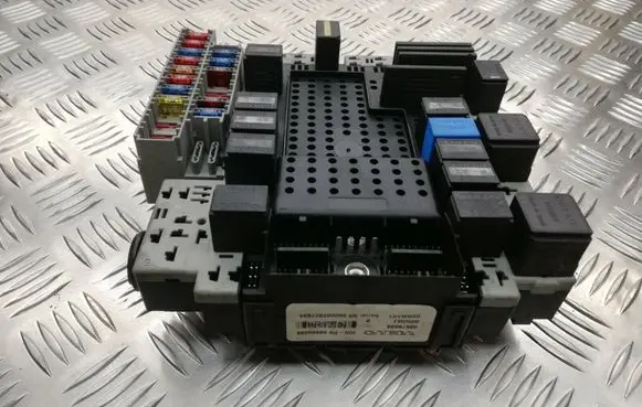 Volvo XC90 Fuse module 08696098 08679899
