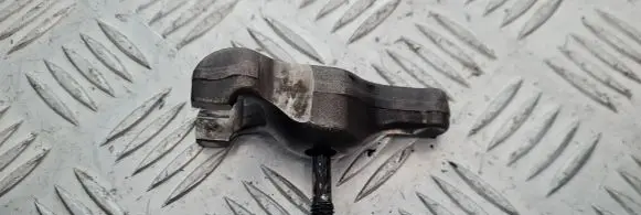 Isuzu D-Max Fuel Injector clamp holder