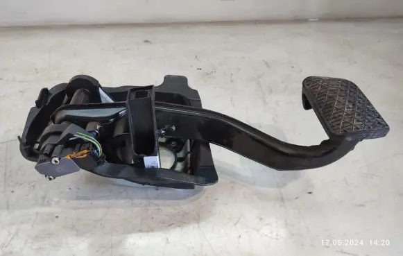 Mercedes-Benz C W205 Brake pedal A2052920515