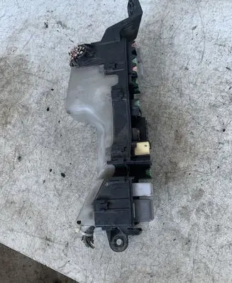 Toyota Avensis T250 Fuse module