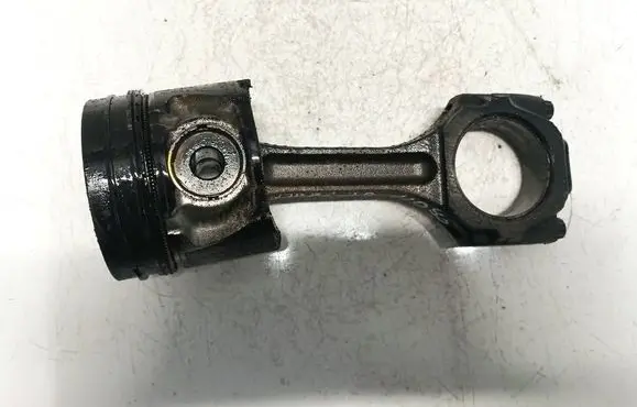 Hyundai Santa Fe Piston with connecting rod 