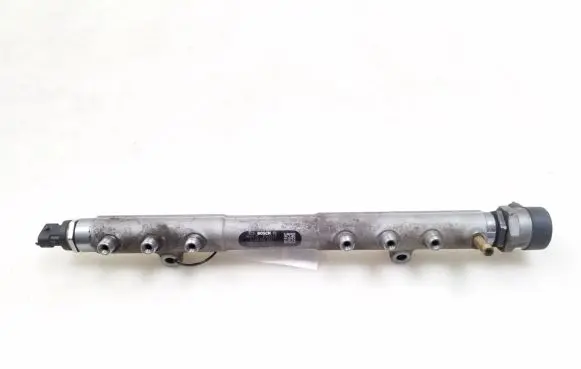 Volvo V70 Fuel main line pipe