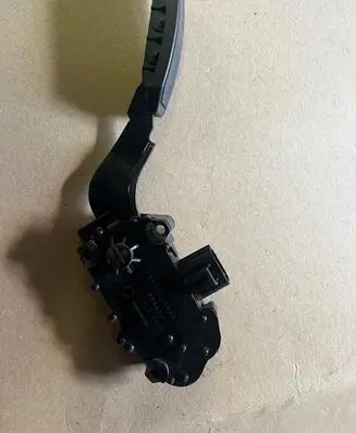 Nissan Titan Accelerator pedal position sensor 18002-7S000-c1