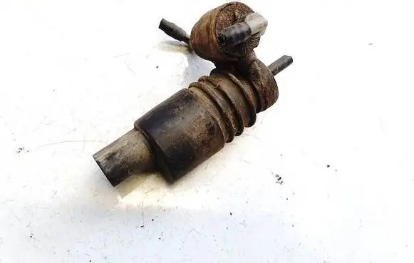 Volkswagen PASSAT B5 Windscreen/windshield washer pump