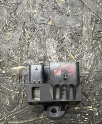 BMW 5 F10 F11 Glow plug pre-heat relay 857008702 0522120103