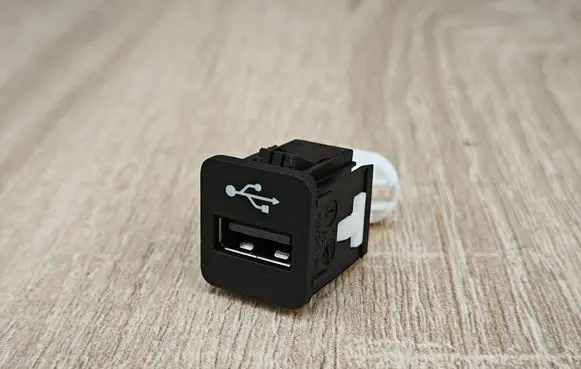 BMW 4 G22 G23 G24 G26 USB socket connector 9229294