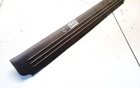 Chrysler Voyager Rear sill trim cover 30333c001rt