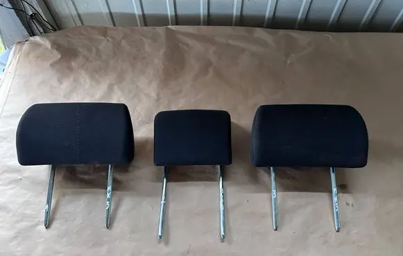 Ford Mondeo Mk III Rear seat headrest 