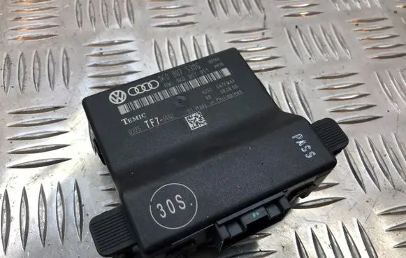 Audi A3 S3 8P Gateway control module 1K0907530G