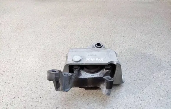 Volvo XC40 Engine mount bracket 32139919