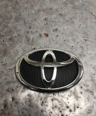 Toyota Corolla Verso AR10 Manufacturer badge logo/emblem 753010F010BILI 753010F010