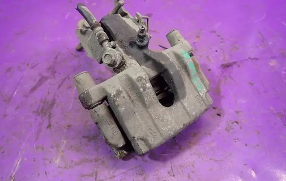 Nissan Primera Rear brake caliper