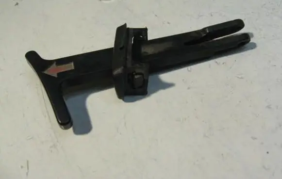 Volkswagen Golf IV Engine bonnet/hood lock release cable 1J0823593C