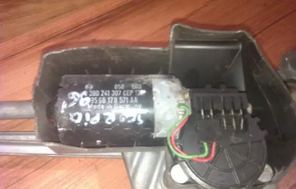 Ford Scorpio Wiper motor 0390241307