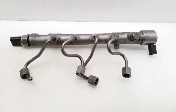 Mercedes-Benz C W204 Fuel main line pipe A6510700495 R9144Z240A