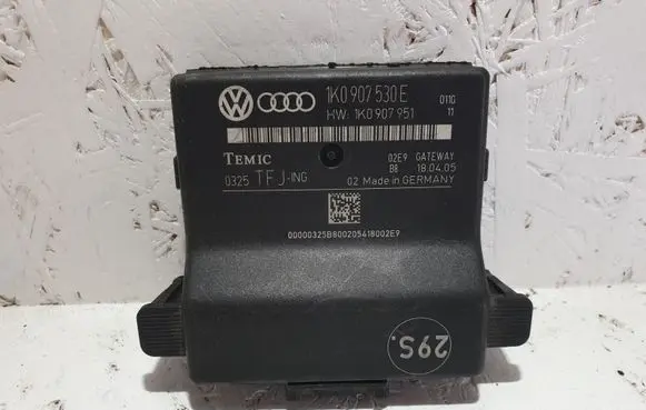 Volkswagen PASSAT B6 Gateway control module 1K0907530E 1K0907951