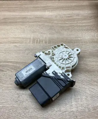 Volkswagen PASSAT B6 Rear door window regulator motor 3C9959703 975280200