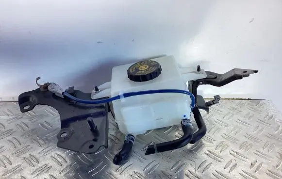 Brake fluid reservoir