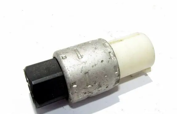 Ford Fiesta Oil pressure sensor 95BM19E561AA