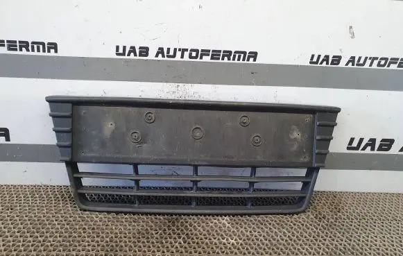 Ford Focus Front bumper lower grill BM5117K945A