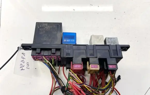 Volkswagen PASSAT B5 Fuse box set 8l0941822 896083000
