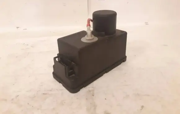 Volkswagen Golf III Central locking vacuum pump 1H0962257B