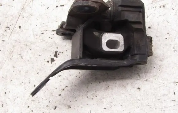 Mazda CX-3 Engine mount vacuum valve 
