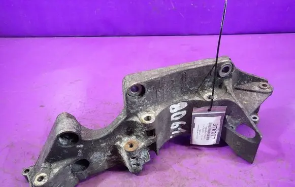 Volkswagen Sharan Generator/alternator bracket 