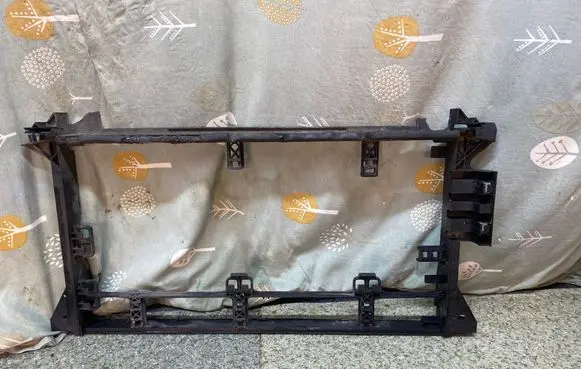 BMW 5 E39 Radiator mount bracket 171122473569