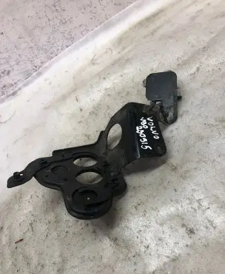 Volvo S90, V90 Radiator mount bracket 31380898