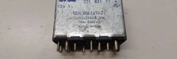 Mercedes-Benz E W124 Tow bar relay 5DK004087