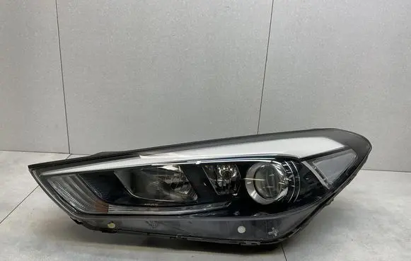 Hyundai Tucson TL Headlight/headlamp 92101D7110