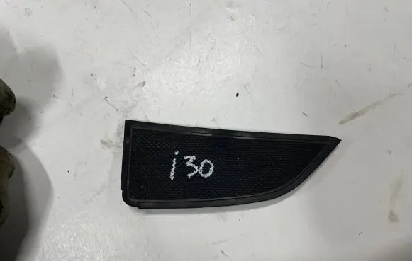 Hyundai i30 Other rear door trim element 83724-G4010