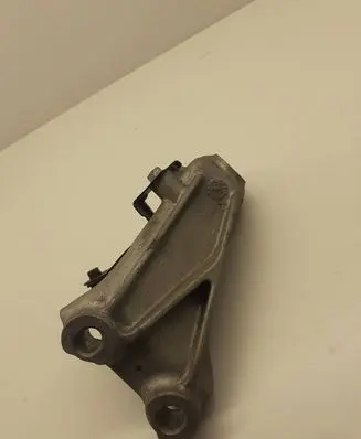 Honda Civic Engine mounting bracket
