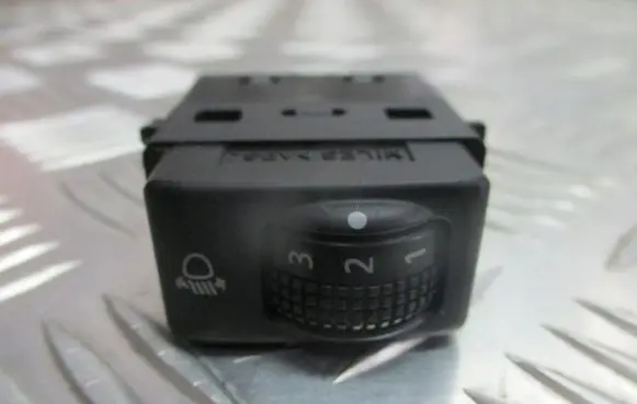 Nissan X-Trail T30 Headlight level height control switch