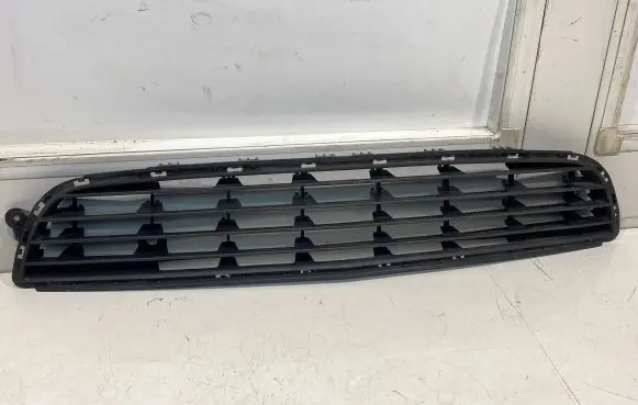 Opel Zafira B Front bumper lower grill F0313986