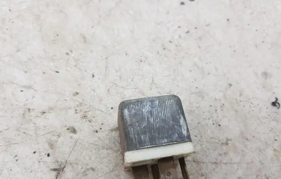 Volkswagen Golf III Other relay 4RD00352001