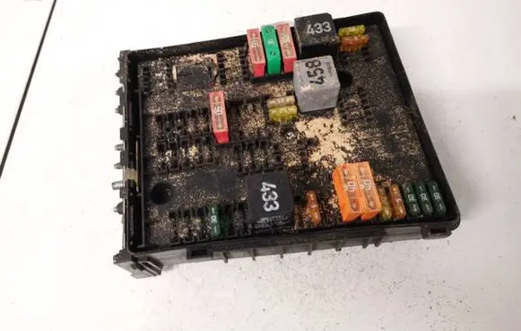 Volkswagen PASSAT B6 Fuse box set 1k0937124k 0-1418986-1