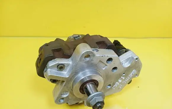 Renault Scenic II - Grand scenic II Fuel injection high pressure pump 8200108225 0445010075