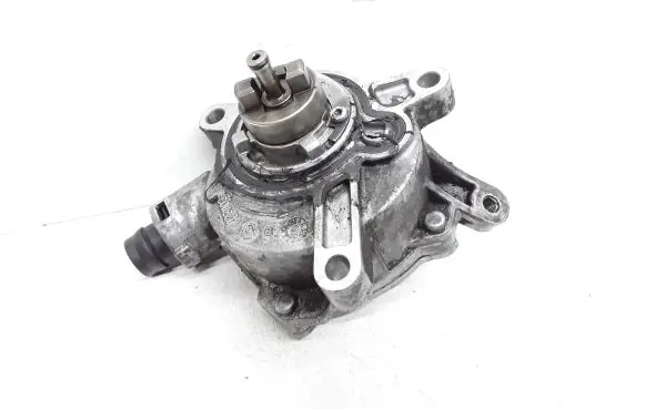 Volvo V70 Vacuum pump 31219463