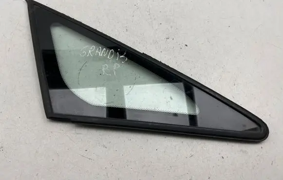 Mitsubishi Grandis Front door vent window glass four-door 43R00122