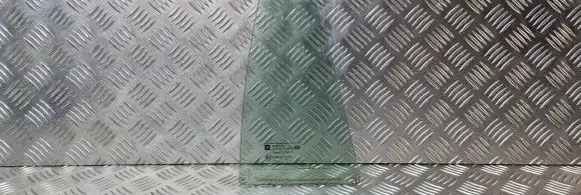 Opel Astra G Rear vent window glass 