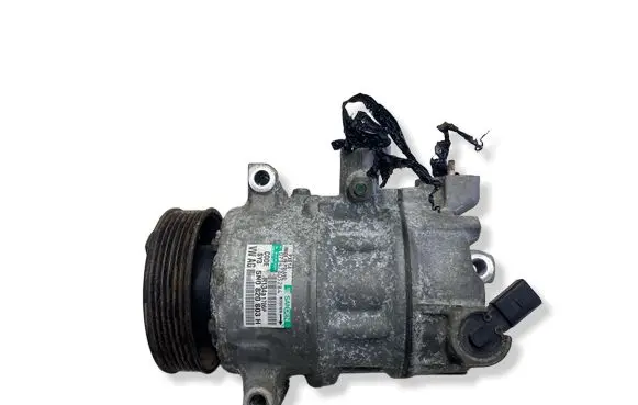Volkswagen Jetta VI Air conditioning (A/C) compressor (pump) 5N0820803H