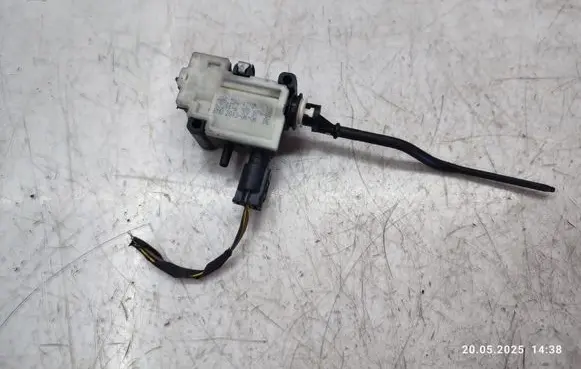 Fuel tank cap lock