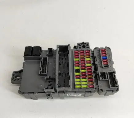 Honda Civic X Fuse module 38230TEAH01 TGHG010