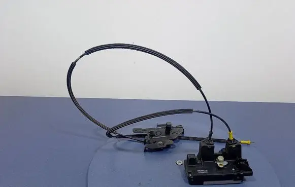 Opel Vivaro Rear door lock 8200004410