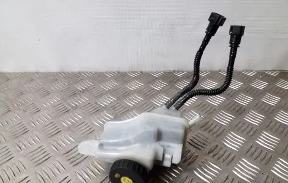 Opel Mokka Brake fluid reservoir 