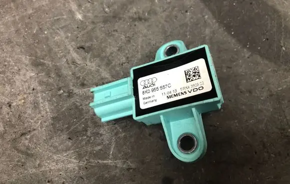 Audi A5 8T 8F Airbag deployment crash/impact sensor 8K0955557C